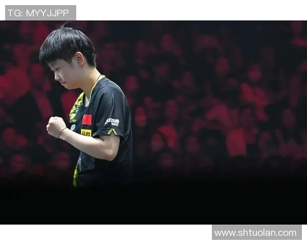 孙颖莎的分缘真好，与日乒队员比画身高，申裕斌感谢莎莎送菠萝包